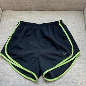 Woman’s Nike Shorts⭐️